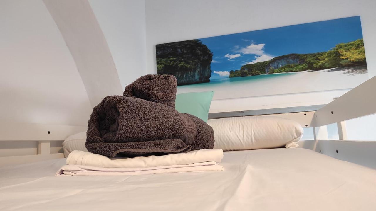Lion Hostel By Kitesurf Tarifa Exterior photo