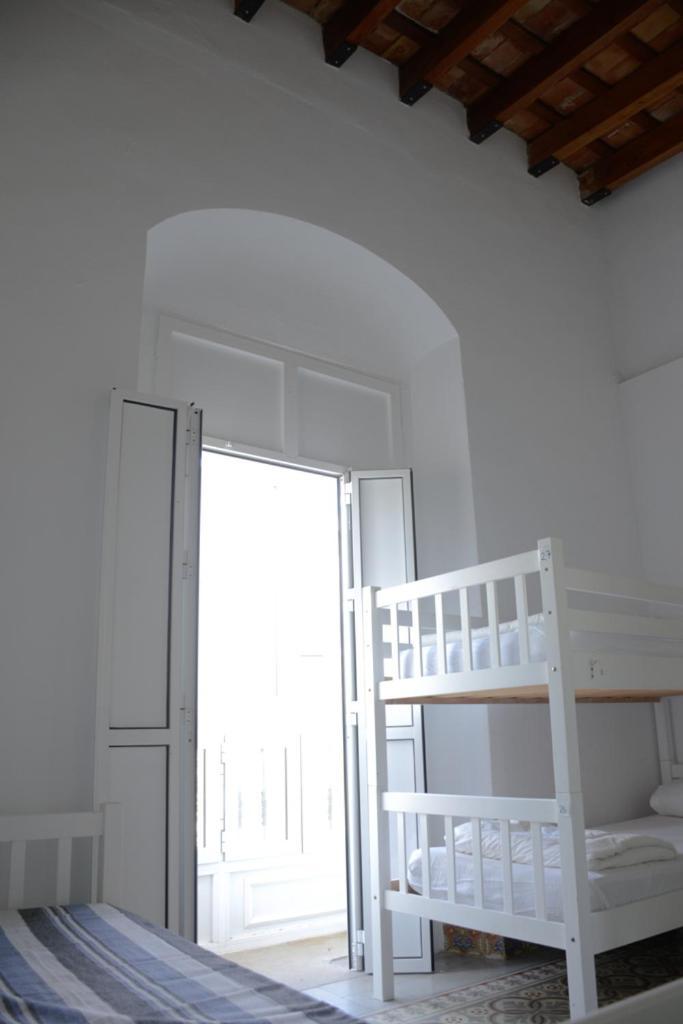 Lion Hostel By Kitesurf Tarifa Exterior photo