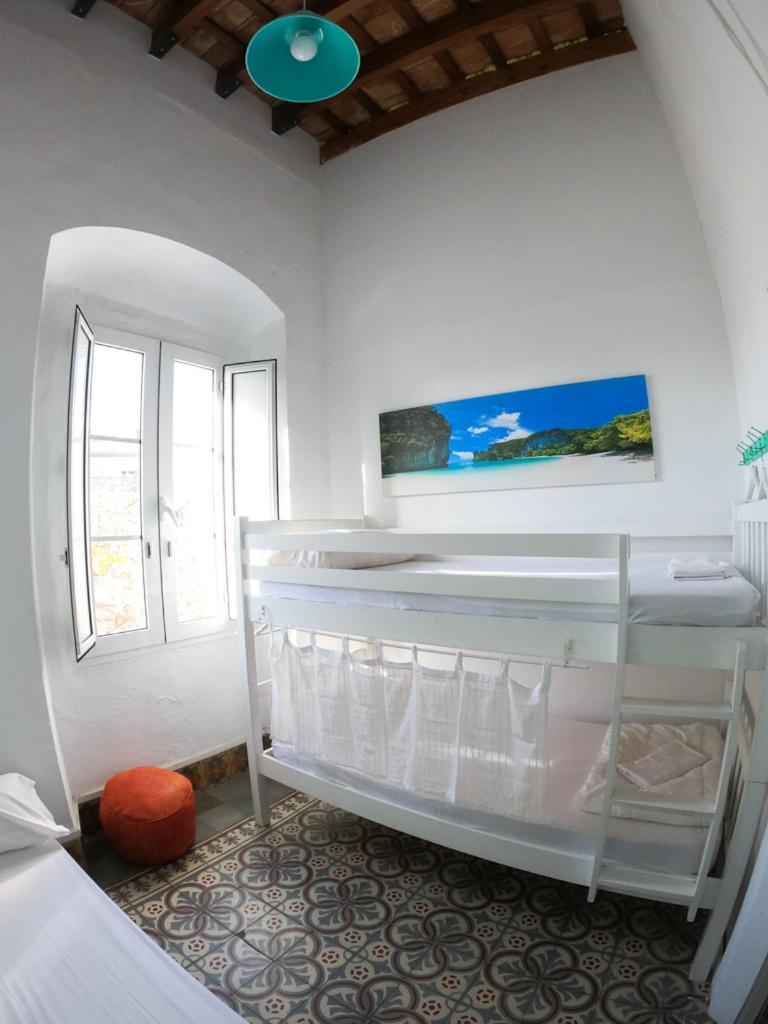 Lion Hostel By Kitesurf Tarifa Exterior photo