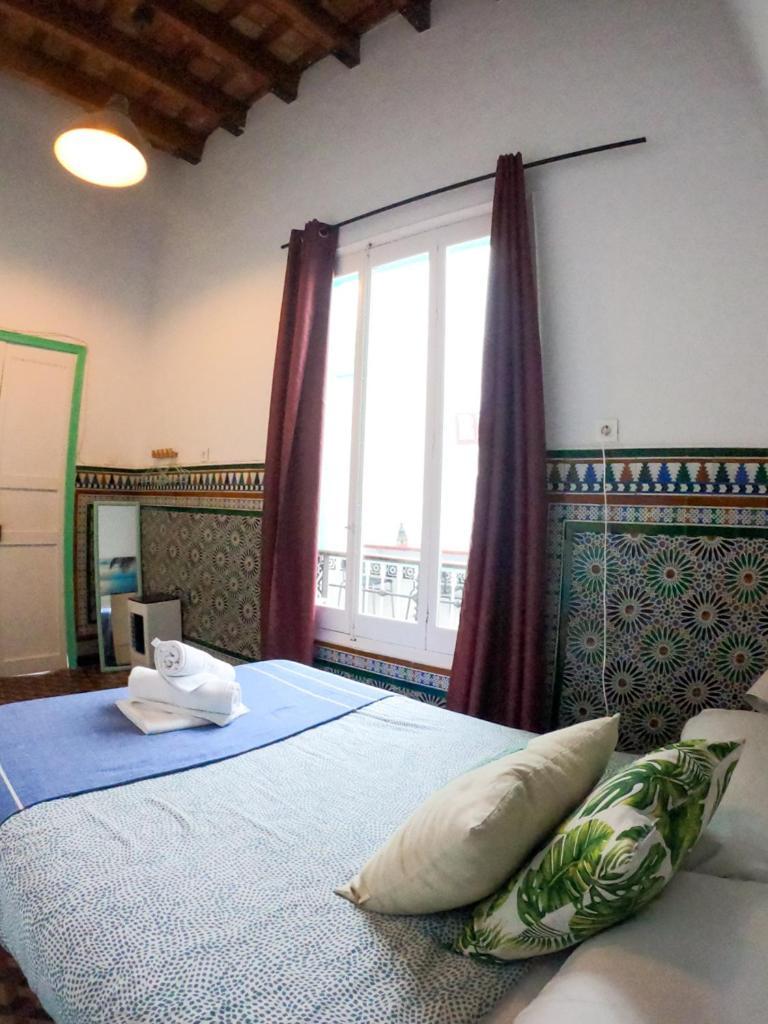 Lion Hostel By Kitesurf Tarifa Exterior photo